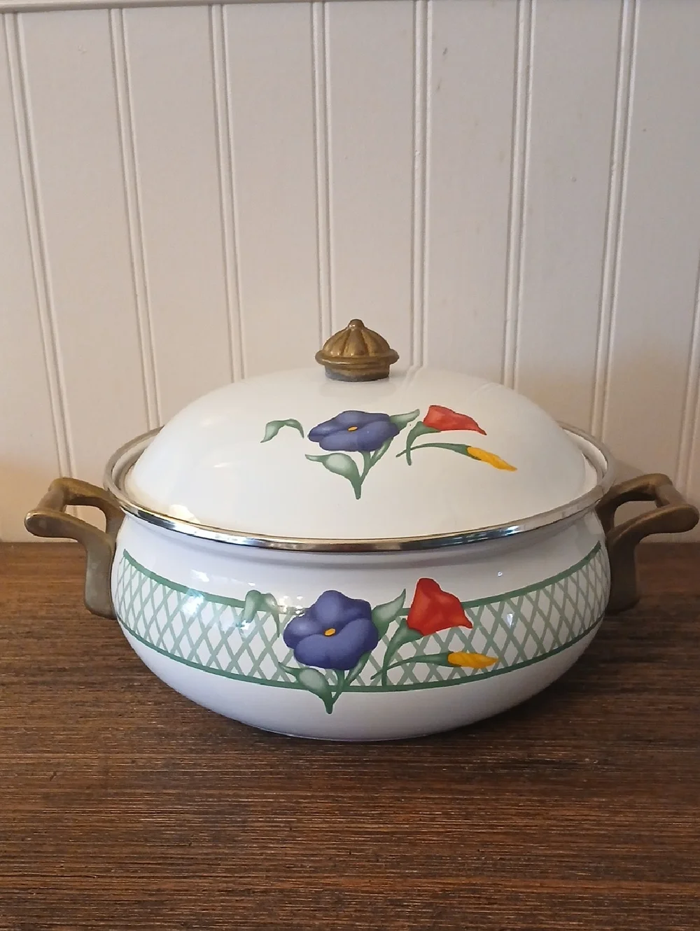 Vintage Regency Club Enamelware Pot &Lid Floral Print Brass Handles